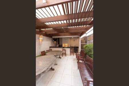 Apartamento à venda com 126m², 3 quartos e 2 vagas Apartamento à venda com 126m², 3 quartos e 2 vagasÁrea comum - Churrasqueira