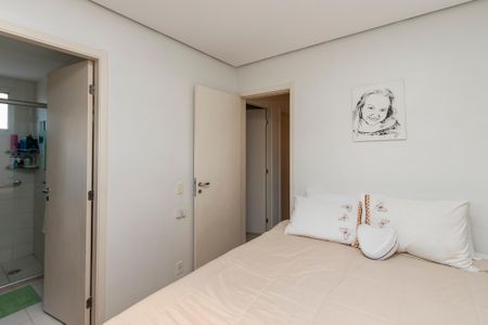 Apartamento à venda com 126m², 3 quartos e 2 vagas Apartamento à venda com 126m², 3 quartos e 2 vagasSuíte