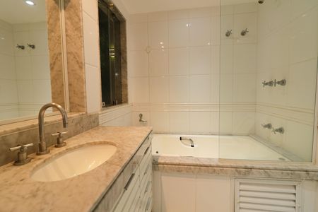 Apartamento à venda com 488m², 5 quartos e 3 vagasBanheiro