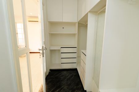 Apartamento à venda com 488m², 5 quartos e 3 vagasCloset