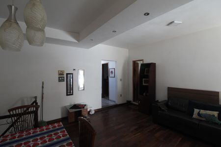 Casa à venda com 223m², 3 quartos e 4 vagasSala