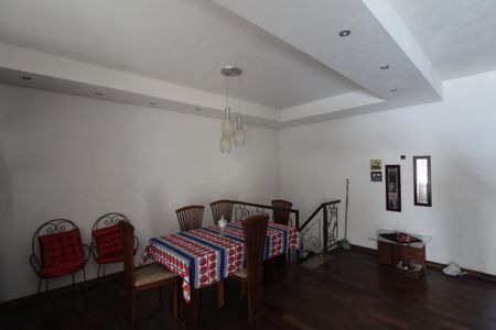 Casa à venda com 223m², 3 quartos e 4 vagasSala