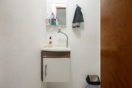 Casa de condomínio à venda com 70m², 2 quartos e 2 vagasLavabo