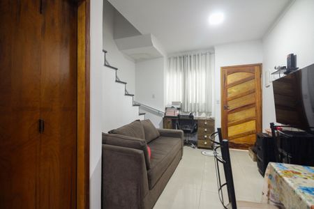 Casa de condomínio à venda com 70m², 2 quartos e 2 vagasSala