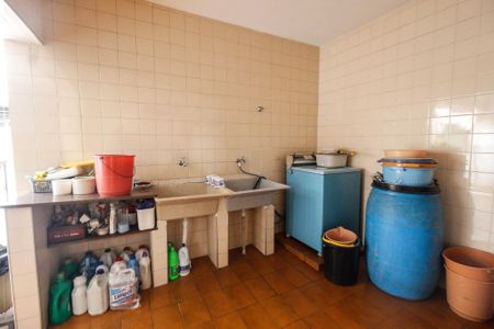 Casa à venda com 581m², 10 quartos e 5 vagas Casa à venda com 581m², 10 quartos e 5 vagasÁrea de serviço casa 1