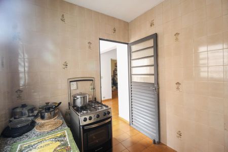 Casa à venda com 581m², 10 quartos e 5 vagas Casa à venda com 581m², 10 quartos e 5 vagasCozinha casa 1