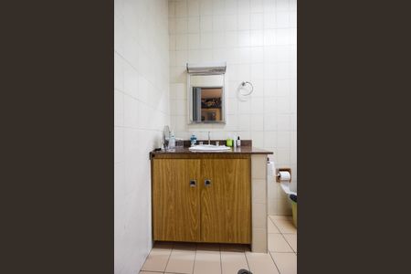 Casa à venda com 581m², 10 quartos e 5 vagas Casa à venda com 581m², 10 quartos e 5 vagasBanheiro de serviço 1 casa 2