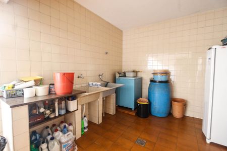 Casa à venda com 581m², 10 quartos e 5 vagas Casa à venda com 581m², 10 quartos e 5 vagasÁrea de serviço casa 1