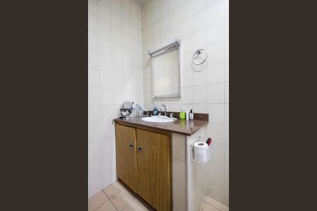 Casa à venda com 581m², 10 quartos e 5 vagas Casa à venda com 581m², 10 quartos e 5 vagasBanheiro de serviço 1 casa 2