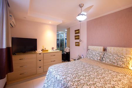 Apartamento à venda com 261m², 4 quartos e 3 vagasSuíte 2