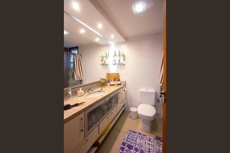 Apartamento à venda com 261m², 4 quartos e 3 vagasBanheiro da Suíte 2