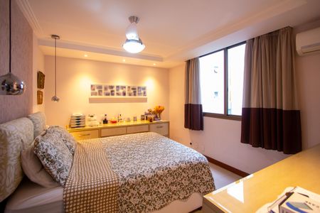 Apartamento à venda com 261m², 4 quartos e 3 vagasSuíte 2