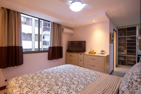 Apartamento à venda com 261m², 4 quartos e 3 vagasSuíte 2