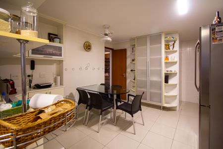 Apartamento à venda com 261m², 4 quartos e 3 vagasCozinha