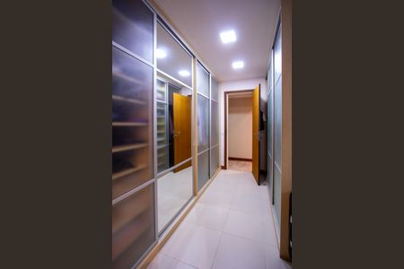 Apartamento à venda com 261m², 4 quartos e 3 vagasSuíte 2