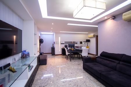 Apartamento à venda com 261m², 4 quartos e 3 vagasSala