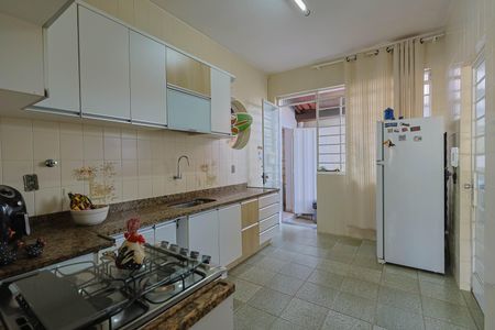 Casa à venda com 380m², 4 quartos e 4 vagas Casa à venda com 380m², 4 quartos e 4 vagasCozinha