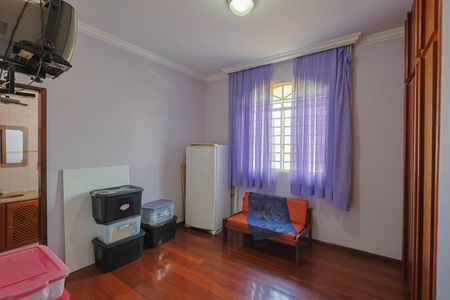 Casa à venda com 380m², 4 quartos e 4 vagas Casa à venda com 380m², 4 quartos e 4 vagasSuíte 1