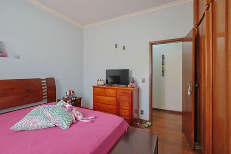 Casa à venda com 380m², 4 quartos e 4 vagas Casa à venda com 380m², 4 quartos e 4 vagasQuarto 2