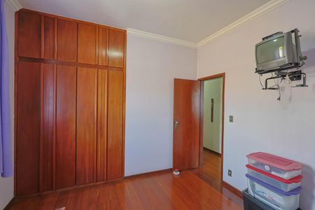 Casa à venda com 380m², 4 quartos e 4 vagas Casa à venda com 380m², 4 quartos e 4 vagasSuíte 1