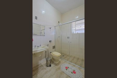 Casa à venda com 380m², 4 quartos e 4 vagas Casa à venda com 380m², 4 quartos e 4 vagasBanheiro