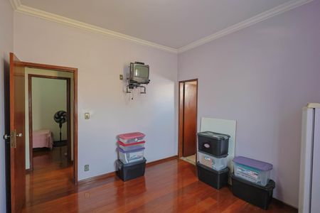 Casa à venda com 380m², 4 quartos e 4 vagas Casa à venda com 380m², 4 quartos e 4 vagasSuíte 1