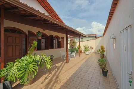 Casa à venda com 380m², 4 quartos e 4 vagas Casa à venda com 380m², 4 quartos e 4 vagasÁrea Externa