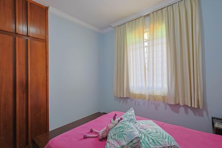 Casa à venda com 380m², 4 quartos e 4 vagas Casa à venda com 380m², 4 quartos e 4 vagasQuarto 2