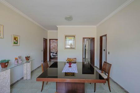 Casa à venda com 380m², 4 quartos e 4 vagas Casa à venda com 380m², 4 quartos e 4 vagasSala de Jantar