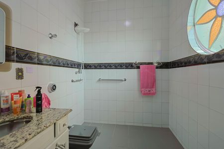 Casa à venda com 380m², 4 quartos e 4 vagas Casa à venda com 380m², 4 quartos e 4 vagasBanheiro da Suíte 2