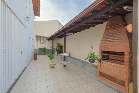 Casa à venda com 380m², 4 quartos e 4 vagas Casa à venda com 380m², 4 quartos e 4 vagasChurrasqueira