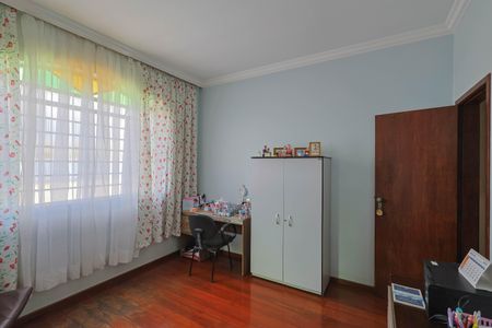 Casa à venda com 380m², 4 quartos e 4 vagas Casa à venda com 380m², 4 quartos e 4 vagasSuíte 2