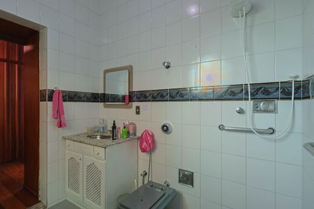 Casa à venda com 380m², 4 quartos e 4 vagas Casa à venda com 380m², 4 quartos e 4 vagasBanheiro da Suíte 2