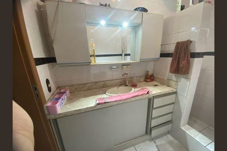 Casa à venda com 282m², 4 quartos e 3 vagasBanheiro 1