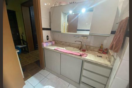 Casa à venda com 282m², 4 quartos e 3 vagasBanheiro 1