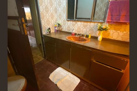 Casa à venda com 282m², 4 quartos e 3 vagasBanheiro 2