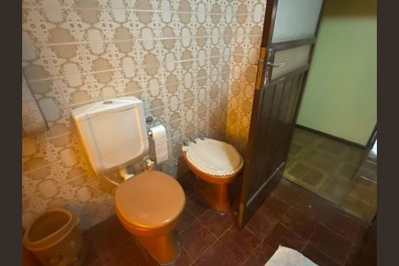 Casa à venda com 282m², 4 quartos e 3 vagasBanheiro 2