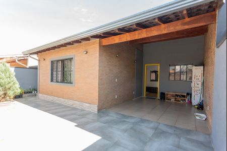 Casa à venda com 142m², 3 quartos e 2 vagasFachada