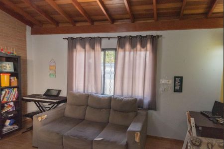 Casa à venda com 142m², 3 quartos e 2 vagasSala