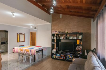 Casa à venda com 142m², 3 quartos e 2 vagasSala