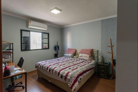 Casa à venda com 142m², 3 quartos e 2 vagasSuíte