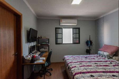 Casa à venda com 142m², 3 quartos e 2 vagasSuíte