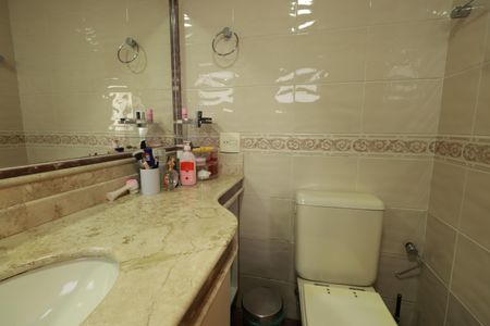 Apartamento à venda com 205m², 3 quartos e 3 vagasBanheiro da Suíte 1