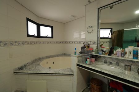 Apartamento à venda com 205m², 3 quartos e 3 vagasBanheiro da Suíte 2