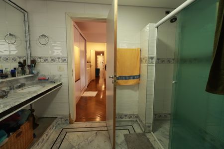 Apartamento à venda com 205m², 3 quartos e 3 vagasBanheiro da Suíte 2