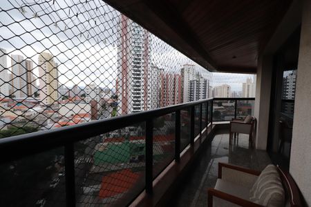 Apartamento à venda com 205m², 3 quartos e 3 vagasSacada