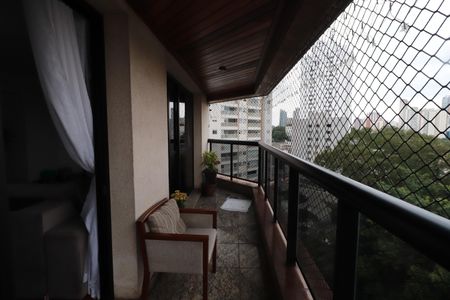 Apartamento à venda com 205m², 3 quartos e 3 vagasSacada