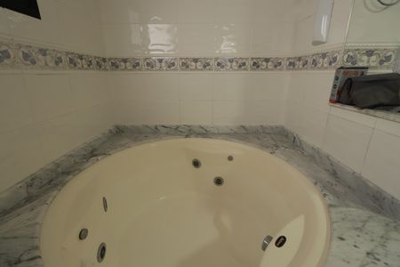 Apartamento à venda com 205m², 3 quartos e 3 vagasBanheiro da Suíte 2