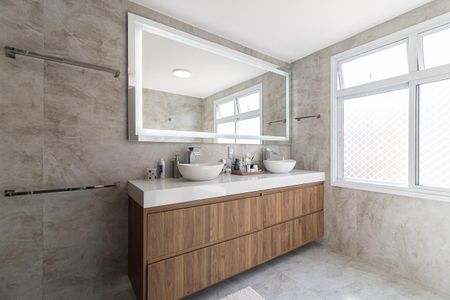 Apartamento à venda com 295m², 3 quartos e 2 vagasBanheiro da Suíte 1