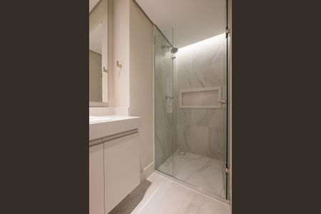 Apartamento à venda com 226m², 3 quartos e 4 vagas Apartamento à venda com 226m², 3 quartos e 4 vagasSuíte 3 - Banheiro